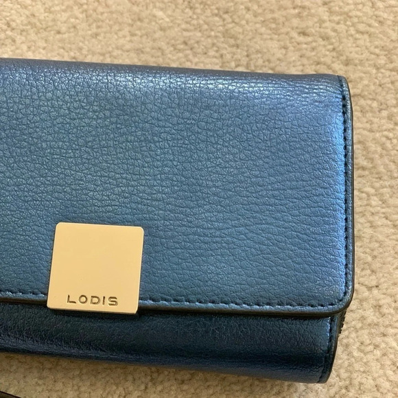 Lodis Iridescence wristlet with zipper - Picture 13 of 15
